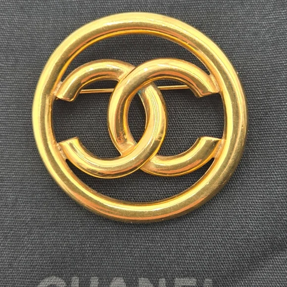 #1 Chanel Coco Mark Gold Interlocking C Brooch - Picture 6 of 15